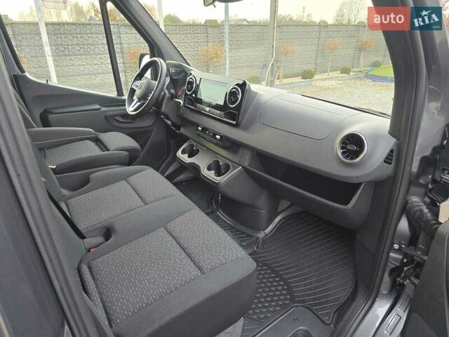 Сірий Мерседес Sprinter, об'ємом двигуна 3 л та пробігом 49 тис. км за 99243 $, фото 38 на Automoto.ua