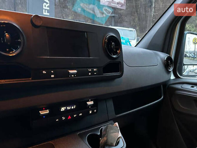 Серый Мерседес Sprinter, объемом двигателя 2.99 л и пробегом 404 тыс. км за 65000 $, фото 12 на Automoto.ua