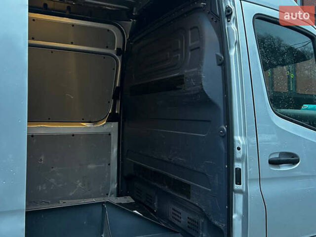 Серый Мерседес Sprinter, объемом двигателя 2.99 л и пробегом 404 тыс. км за 65000 $, фото 17 на Automoto.ua