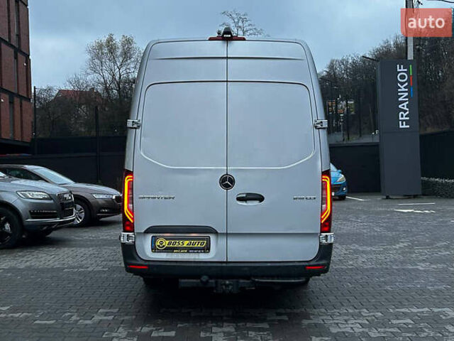 Серый Мерседес Sprinter, объемом двигателя 2.99 л и пробегом 404 тыс. км за 65000 $, фото 4 на Automoto.ua