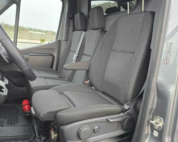 Сірий Мерседес Sprinter, об'ємом двигуна 3 л та пробігом 49 тис. км за 99243 $, фото 21 на Automoto.ua
