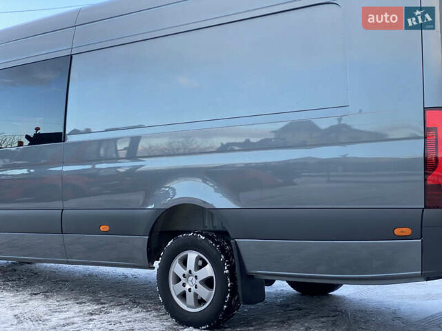 Серый Мерседес Sprinter, объемом двигателя 2.99 л и пробегом 192 тыс. км за 61491 $, фото 2 на Automoto.ua