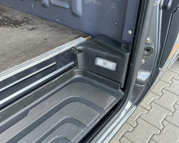 Серый Мерседес Sprinter, объемом двигателя 2.99 л и пробегом 314 тыс. км за 62700 $, фото 37 на Automoto.ua