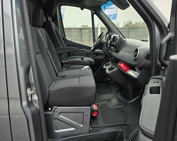Сірий Мерседес Sprinter, об'ємом двигуна 3 л та пробігом 1 тис. км за 121601 $, фото 24 на Automoto.ua