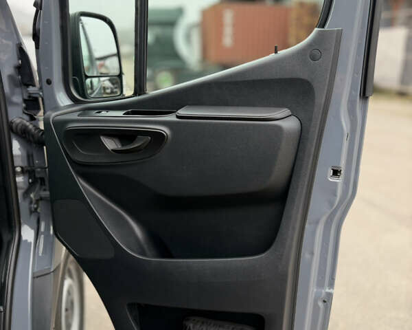 Серый Мерседес Sprinter, объемом двигателя 3 л и пробегом 193 тыс. км за 45000 $, фото 14 на Automoto.ua