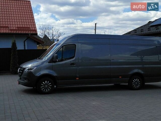 Серый Мерседес Sprinter, объемом двигателя 2 л и пробегом 350 тыс. км за 32917 $, фото 2 на Automoto.ua