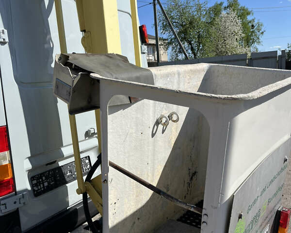 Серый Мерседес Sprinter, объемом двигателя 2.2 л и пробегом 289 тыс. км за 19300 $, фото 6 на Automoto.ua