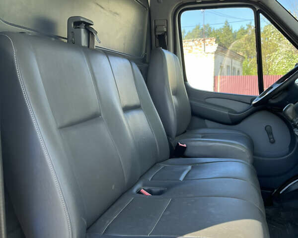 Серый Мерседес Sprinter, объемом двигателя 2.2 л и пробегом 289 тыс. км за 19300 $, фото 5 на Automoto.ua