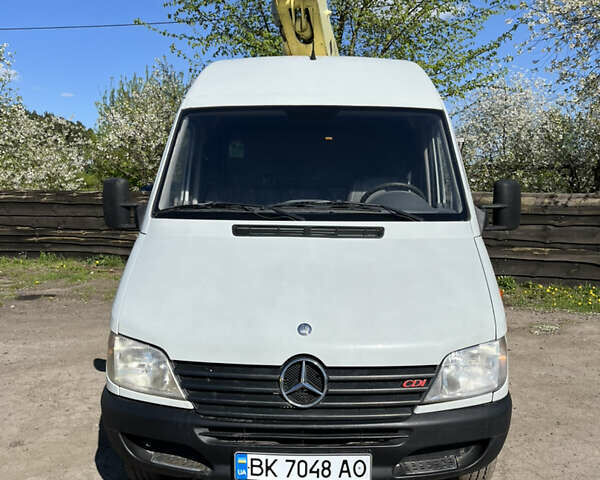 Серый Мерседес Sprinter, объемом двигателя 2.2 л и пробегом 289 тыс. км за 19300 $, фото 1 на Automoto.ua
