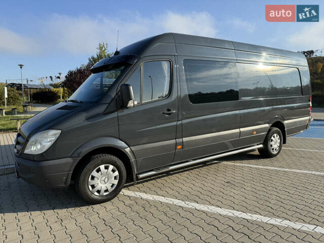 Серый Мерседес Sprinter, объемом двигателя 3 л и пробегом 450 тыс. км за 28999 $, фото 2 на Automoto.ua