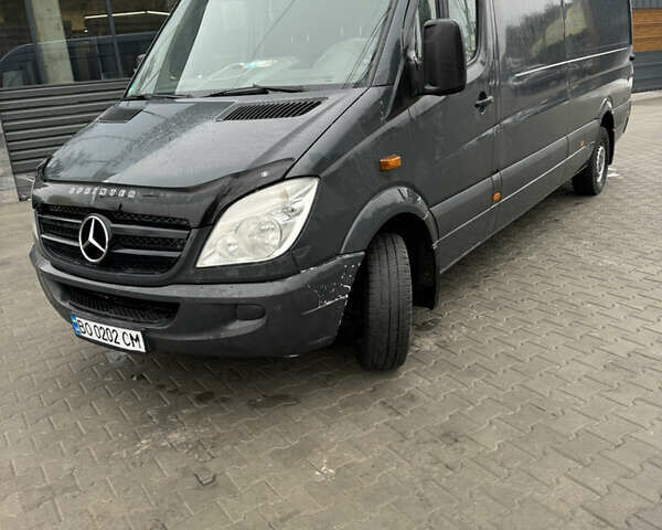 Серый Мерседес Sprinter, объемом двигателя 2.14 л и пробегом 500 тыс. км за 12500 $, фото 2 на Automoto.ua