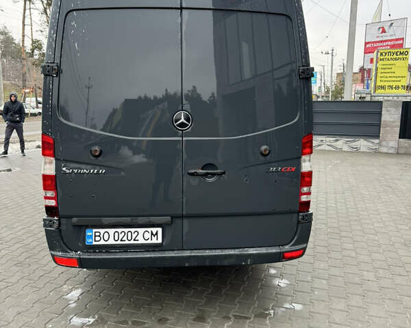 Серый Мерседес Sprinter, объемом двигателя 2.14 л и пробегом 500 тыс. км за 12500 $, фото 4 на Automoto.ua