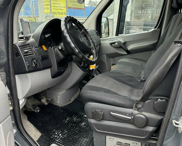 Серый Мерседес Sprinter, объемом двигателя 2.14 л и пробегом 500 тыс. км за 12500 $, фото 8 на Automoto.ua