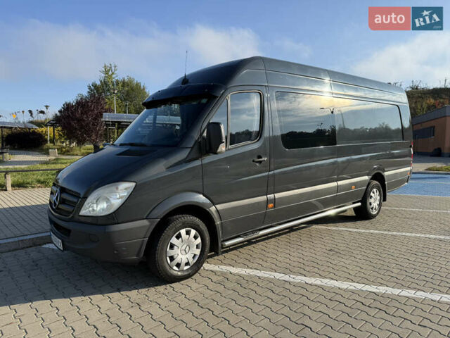 Серый Мерседес Sprinter, объемом двигателя 3 л и пробегом 450 тыс. км за 28999 $, фото 1 на Automoto.ua