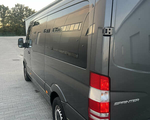 Серый Мерседес Sprinter, объемом двигателя 0 л и пробегом 301 тыс. км за 25000 $, фото 12 на Automoto.ua