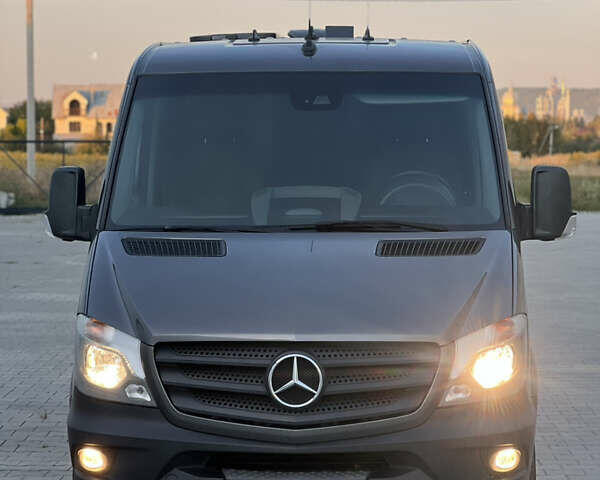 Серый Мерседес Sprinter, объемом двигателя 0 л и пробегом 301 тыс. км за 25000 $, фото 6 на Automoto.ua