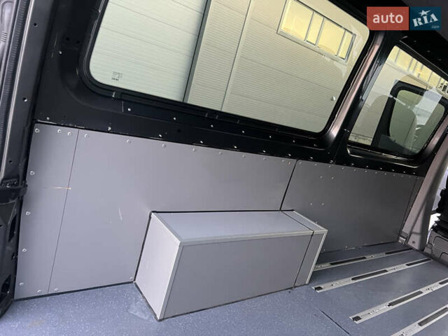 Серый Мерседес Sprinter, объемом двигателя 0 л и пробегом 301 тыс. км за 25000 $, фото 35 на Automoto.ua