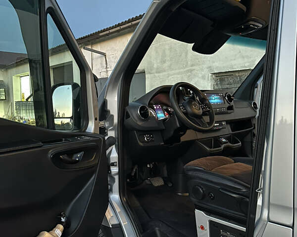 Серый Мерседес Sprinter, объемом двигателя 2.99 л и пробегом 333 тыс. км за 66094 $, фото 12 на Automoto.ua