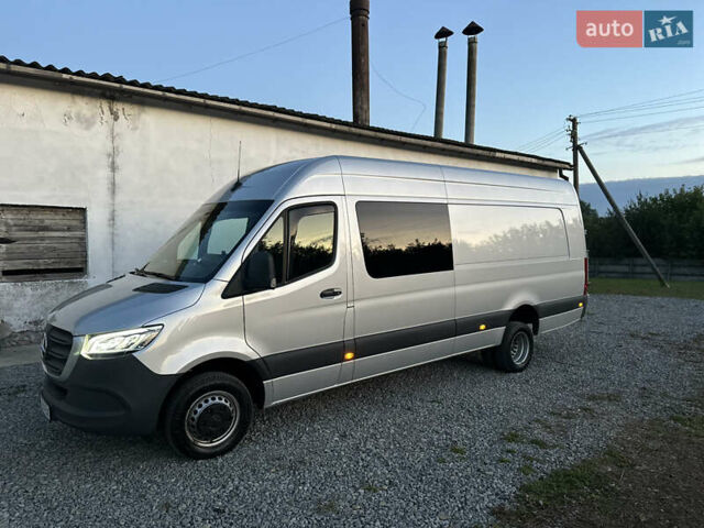 Серый Мерседес Sprinter, объемом двигателя 2.99 л и пробегом 333 тыс. км за 66094 $, фото 3 на Automoto.ua