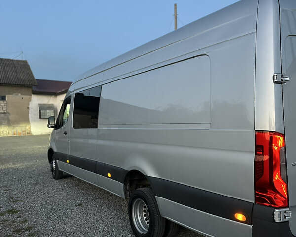 Серый Мерседес Sprinter, объемом двигателя 2.99 л и пробегом 333 тыс. км за 66094 $, фото 4 на Automoto.ua