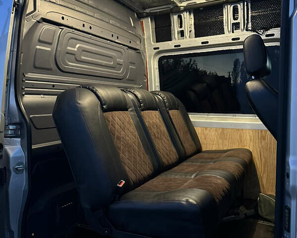 Серый Мерседес Sprinter, объемом двигателя 2.99 л и пробегом 333 тыс. км за 66094 $, фото 16 на Automoto.ua