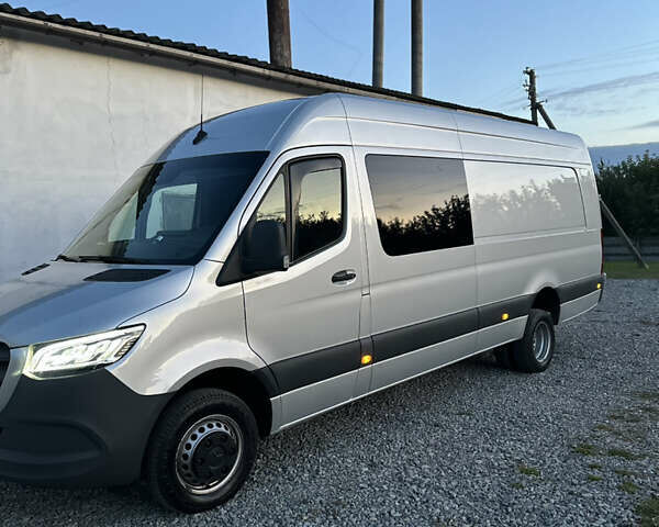 Серый Мерседес Sprinter, объемом двигателя 2.99 л и пробегом 333 тыс. км за 66094 $, фото 2 на Automoto.ua