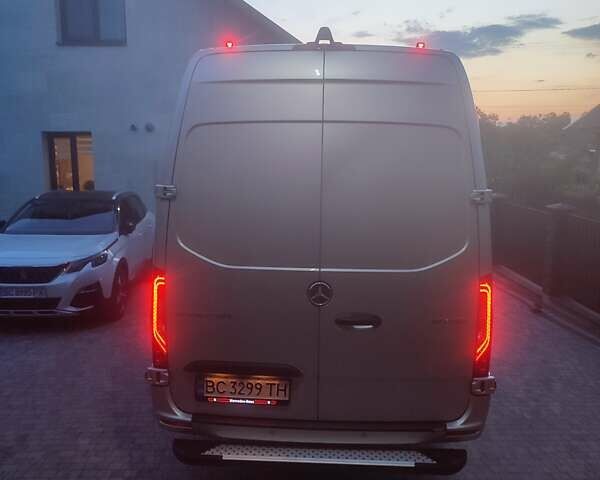 Серый Мерседес Sprinter, объемом двигателя 1.95 л и пробегом 160 тыс. км за 44000 $, фото 2 на Automoto.ua