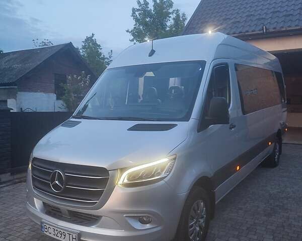 Серый Мерседес Sprinter, объемом двигателя 1.95 л и пробегом 160 тыс. км за 44000 $, фото 3 на Automoto.ua