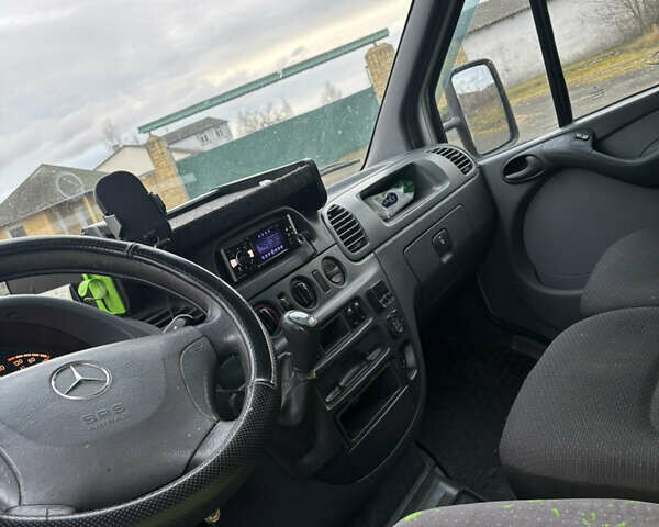 Серый Мерседес Sprinter, объемом двигателя 2.15 л и пробегом 650 тыс. км за 9000 $, фото 4 на Automoto.ua