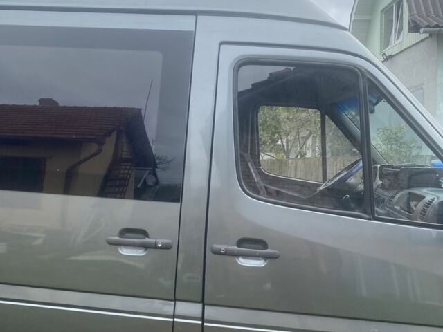 Серый Мерседес Sprinter, объемом двигателя 2.1 л и пробегом 560 тыс. км за 8500 $, фото 1 на Automoto.ua