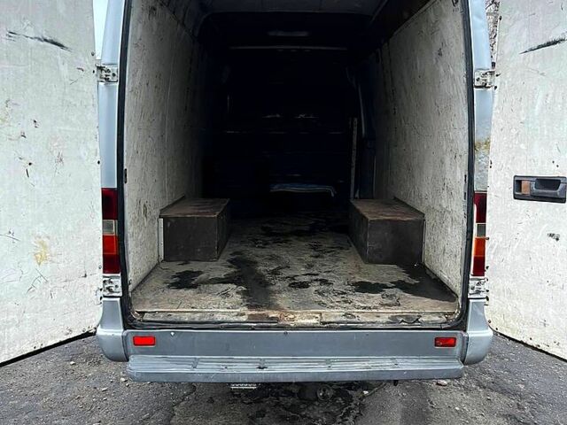 Сірий Мерседес Sprinter, об'ємом двигуна 2.9 л та пробігом 820 тис. км за 10500 $, фото 4 на Automoto.ua