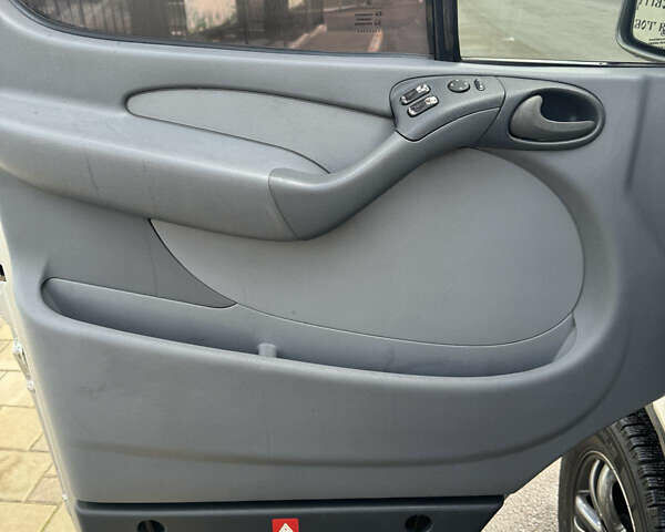 Серый Мерседес Sprinter, объемом двигателя 2.15 л и пробегом 60 тыс. км за 10900 $, фото 10 на Automoto.ua