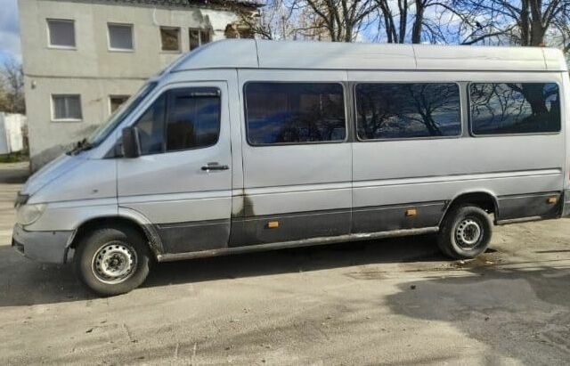 Серый Мерседес Sprinter, объемом двигателя 2.2 л и пробегом 380 тыс. км за 4500 $, фото 1 на Automoto.ua