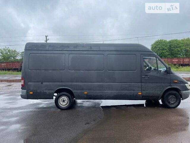 Серый Мерседес Sprinter, объемом двигателя 2.15 л и пробегом 402 тыс. км за 6500 $, фото 2 на Automoto.ua