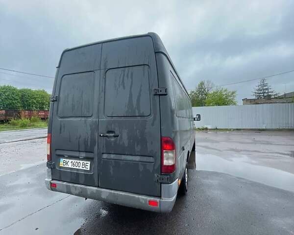 Серый Мерседес Sprinter, объемом двигателя 2.15 л и пробегом 402 тыс. км за 6500 $, фото 3 на Automoto.ua