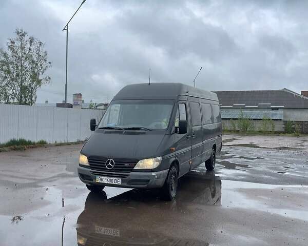 Сірий Мерседес Sprinter, об'ємом двигуна 2.15 л та пробігом 402 тис. км за 6500 $, фото 1 на Automoto.ua