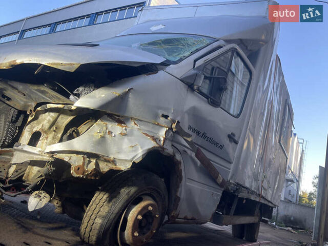 Серый Мерседес Sprinter, объемом двигателя 2.15 л и пробегом 420 тыс. км за 3200 $, фото 4 на Automoto.ua