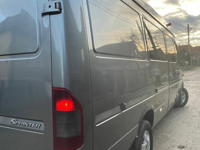 Серый Мерседес Sprinter, объемом двигателя 2.7 л и пробегом 550 тыс. км за 11200 $, фото 2 на Automoto.ua