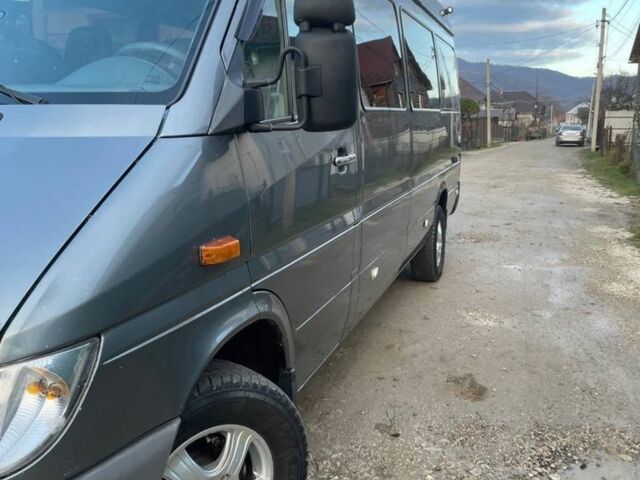 Серый Мерседес Sprinter, объемом двигателя 2.7 л и пробегом 550 тыс. км за 11200 $, фото 3 на Automoto.ua