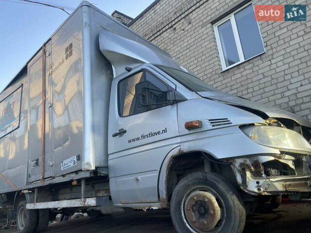 Серый Мерседес Sprinter, объемом двигателя 2.15 л и пробегом 420 тыс. км за 3200 $, фото 5 на Automoto.ua