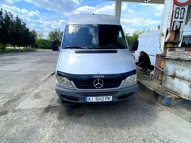 Серый Мерседес Sprinter, объемом двигателя 2.7 л и пробегом 400 тыс. км за 10500 $, фото 1 на Automoto.ua