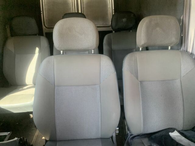 Серый Мерседес Sprinter, объемом двигателя 2.1 л и пробегом 350 тыс. км за 9000 $, фото 9 на Automoto.ua