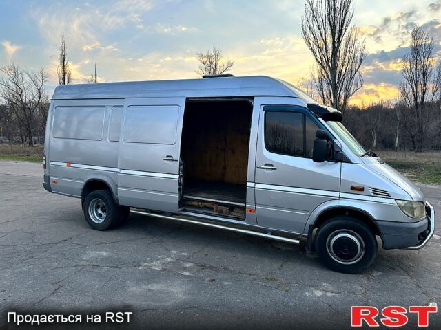 Серый Мерседес Sprinter, объемом двигателя 2.7 л и пробегом 460 тыс. км за 18500 $, фото 9 на Automoto.ua