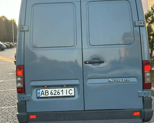 Серый Мерседес Sprinter, объемом двигателя 2.69 л и пробегом 380 тыс. км за 16500 $, фото 2 на Automoto.ua