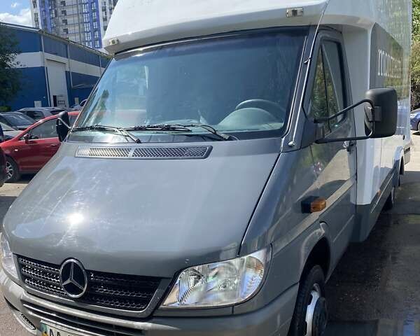 Серый Мерседес Sprinter, объемом двигателя 2.15 л и пробегом 500 тыс. км за 13500 $, фото 4 на Automoto.ua