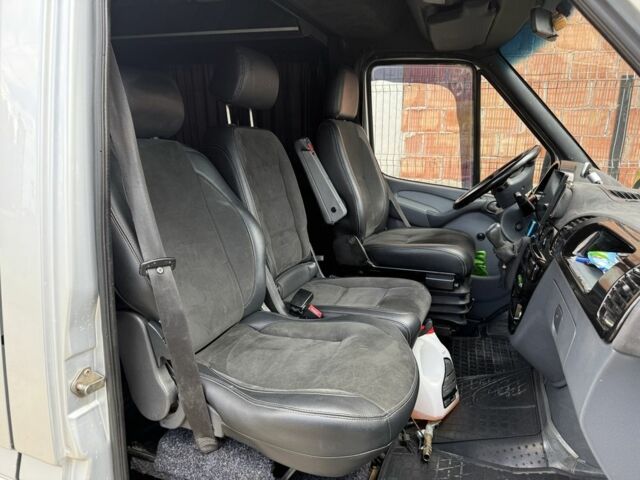 Серый Мерседес Sprinter, объемом двигателя 2.7 л и пробегом 250 тыс. км за 12500 $, фото 13 на Automoto.ua