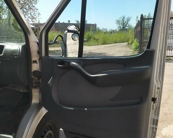 Серый Мерседес Sprinter, объемом двигателя 2.1 л и пробегом 477 тыс. км за 4900 $, фото 5 на Automoto.ua