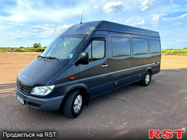 Серый Мерседес Sprinter, объемом двигателя 2.1 л и пробегом 380 тыс. км за 9200 $, фото 4 на Automoto.ua