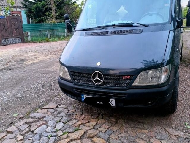 Серый Мерседес Sprinter, объемом двигателя 2.7 л и пробегом 500 тыс. км за 9500 $, фото 2 на Automoto.ua