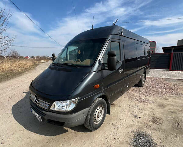 Серый Мерседес Sprinter, объемом двигателя 2.7 л и пробегом 750 тыс. км за 7650 $, фото 7 на Automoto.ua